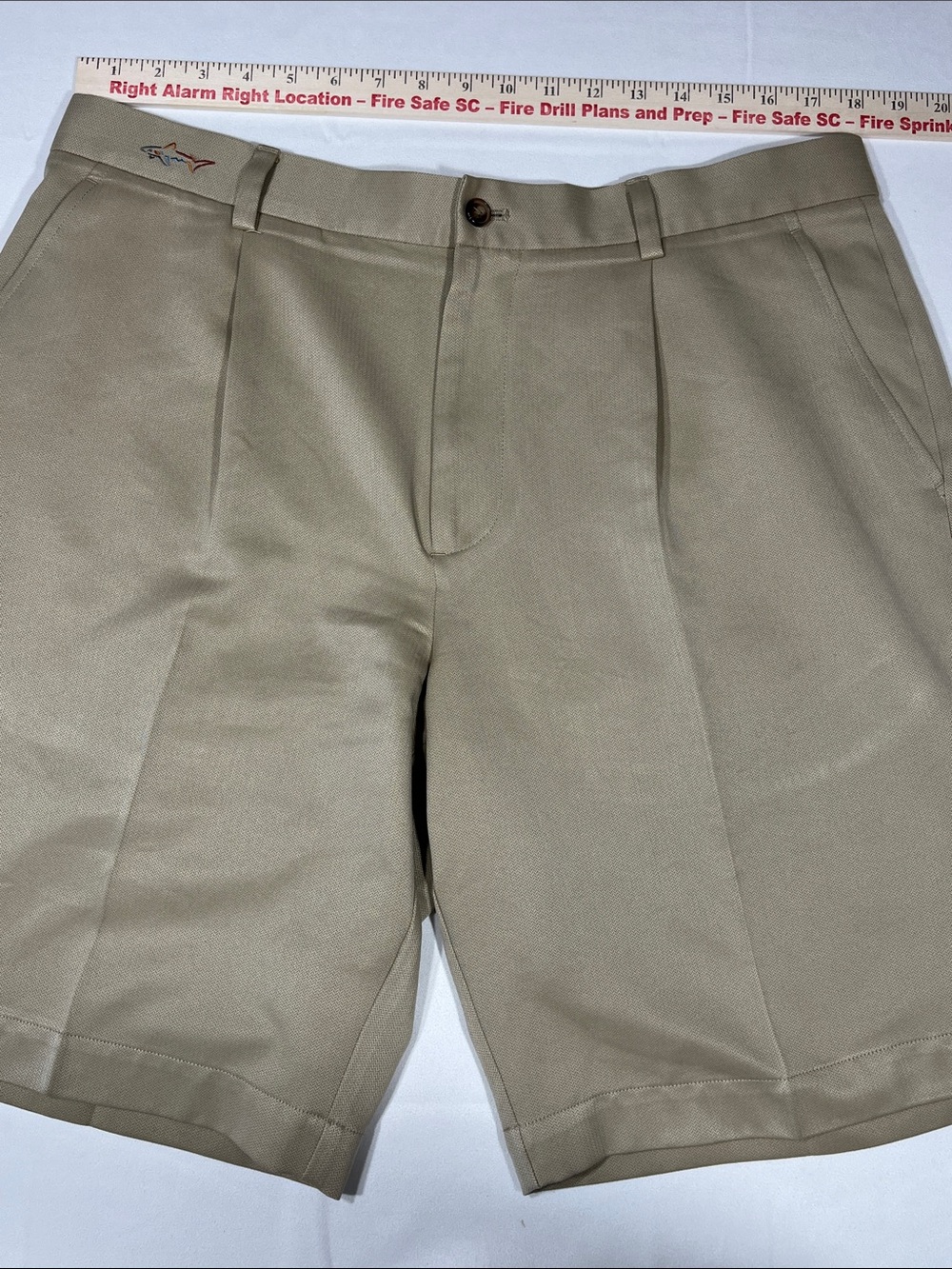 Greg Norman Shark Golf Shorts Khaki Tan Microfiber Men’s Size 36 Flat Front